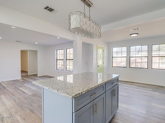 5th image of 200 Larosa Rd