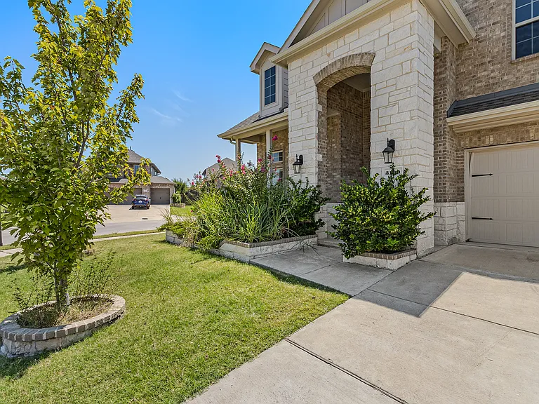 3109 Maverick Dr — Photo 2