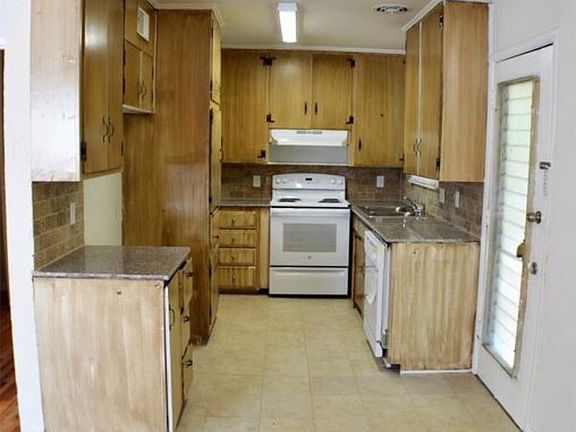 4th image of 106 Nottingham Ct