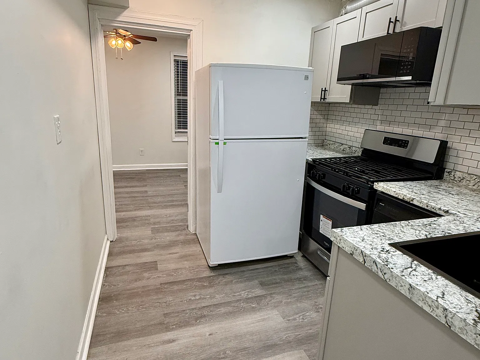 1 bed, 420 sqft, $1,395 — Photo 4