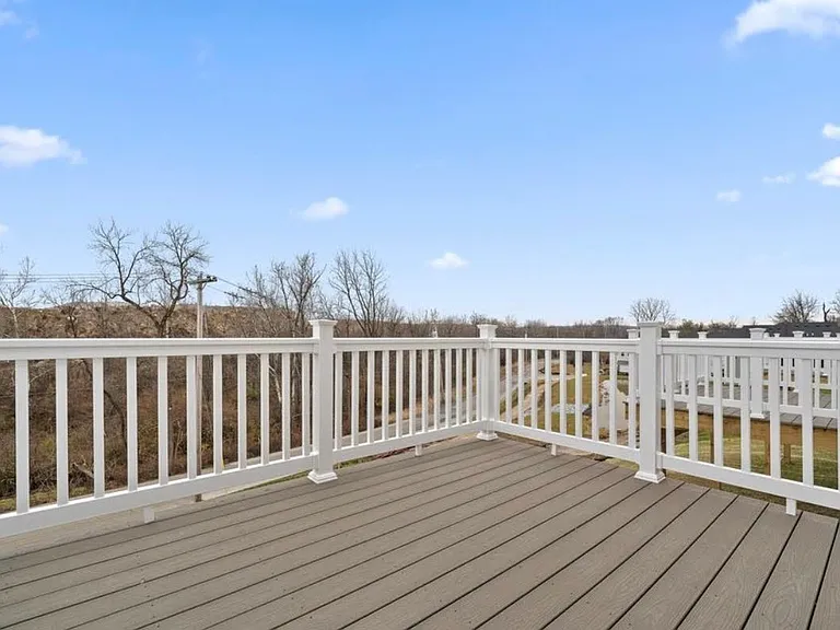 28 Shamrock Cir — Photo 9