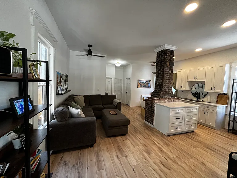 1407 Walnut St — Photo 7