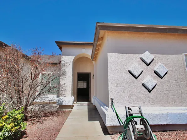 6828 Jordan Emily Ln, El Paso, TX 79932