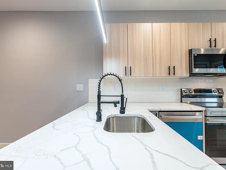 2821 Livingston St #1 — Photo 6