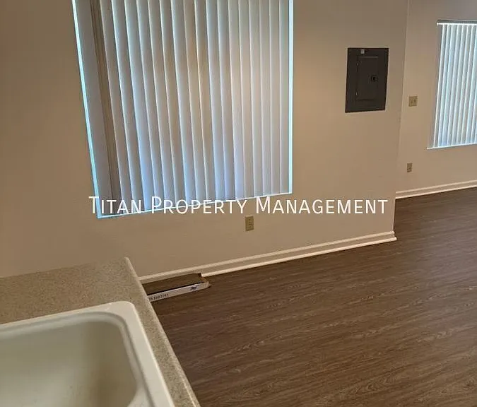 3604 N Loop Blvd — Photo 6