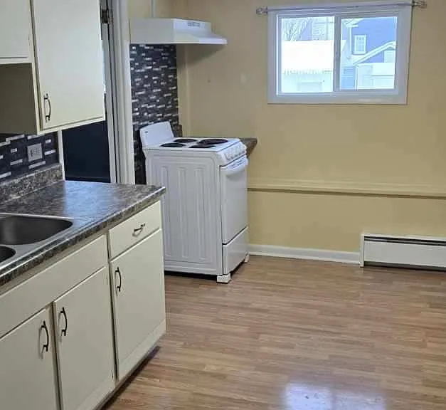 14 Walnut St #B — Photo 2