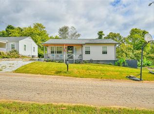 2532 W Dennis Dr, Gainesville, GA 30507