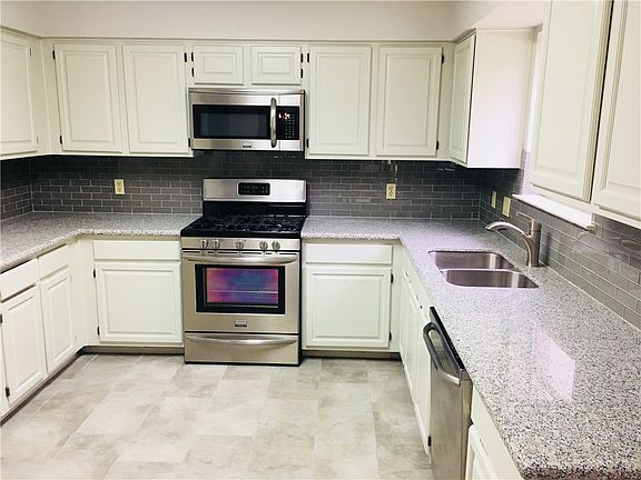 5th image of 17507 Klamath Falls Dr