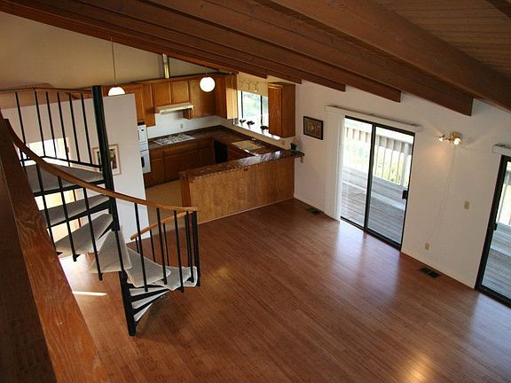 HIGH BEAM CEILING MAIN FLOOR