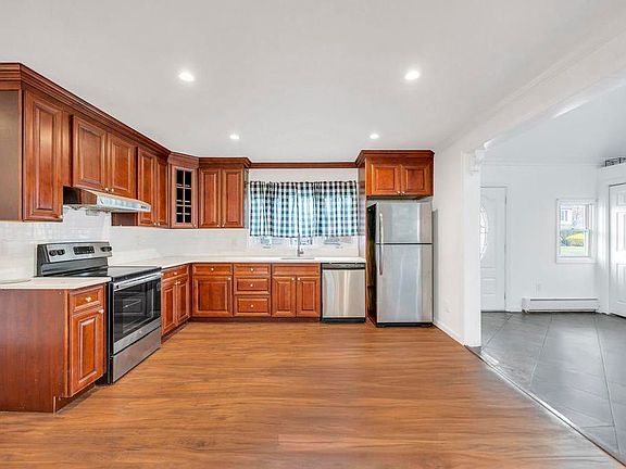 5th image of 7 Cinder Ln