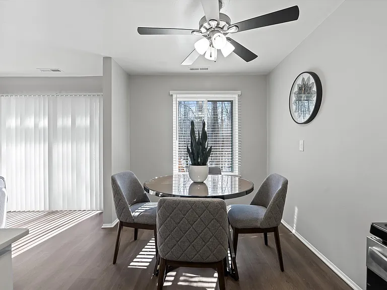 Newport Woods Apartments — Photo 4