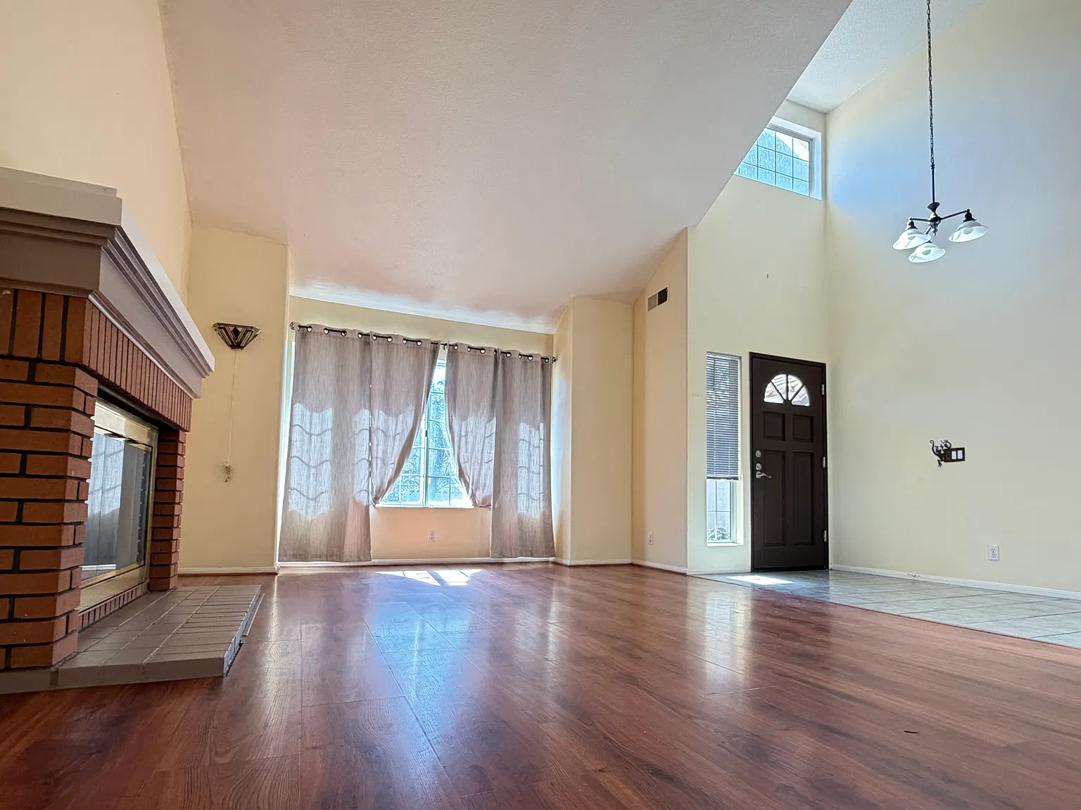 3 bed, 1930 sqft, $3,500 — Photo 2