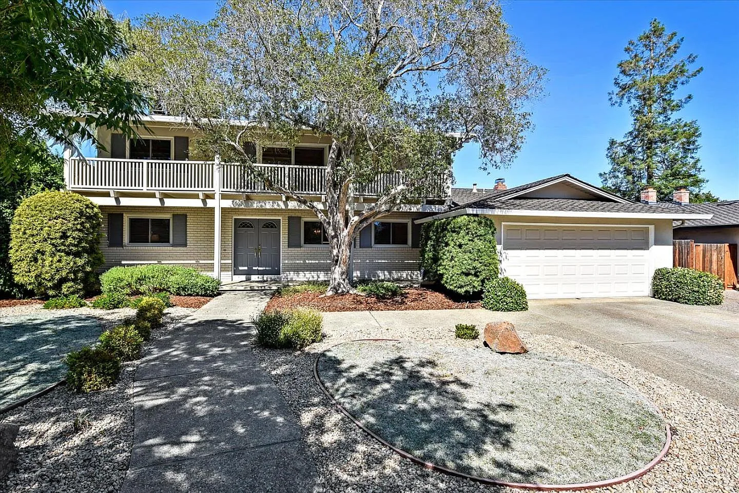 2392 Loma Park Dr photo 1
