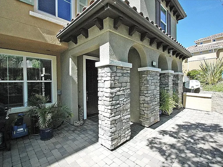 1146 Goddard St — Photo 7