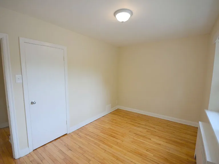385 Besserer St — Photo 4