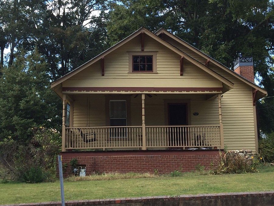 1st image of 560 Ridgewood Ave