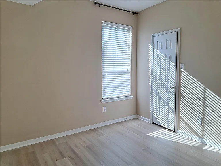 21910 Cascade Hollow Ln — Photo 5