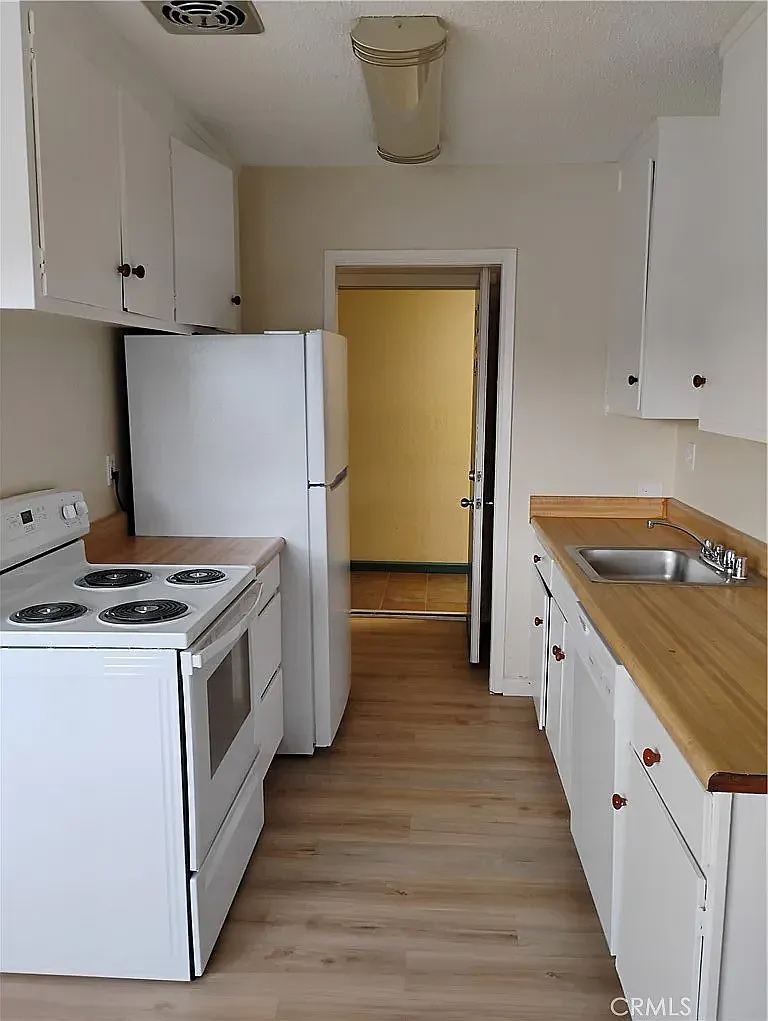 Marshall Manor — Photo 2
