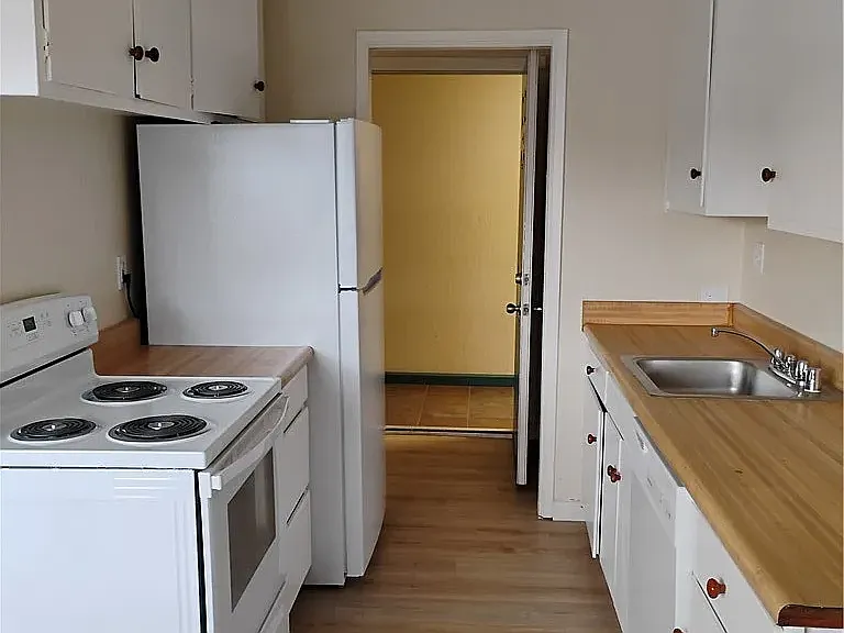 Marshall Manor — Photo 2