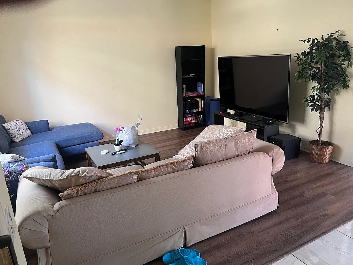 4 bed, 2020 sqft, $1,600 — Photo 4