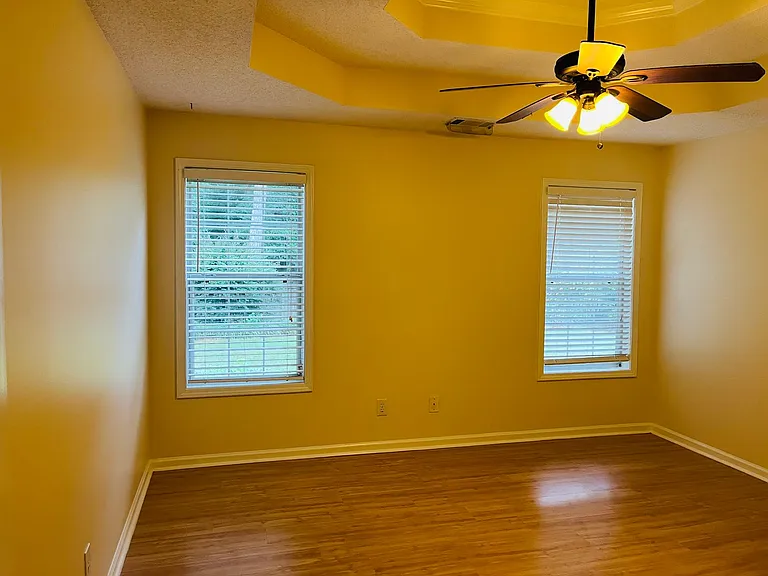 145 Riverside Dr — Photo 16