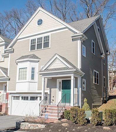 Side unit w/ 2 car garage
