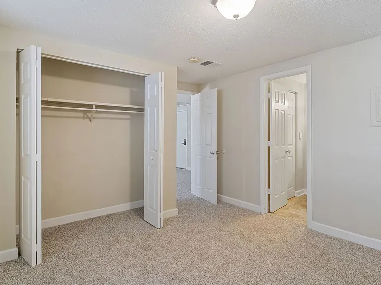 Balsam Avenue Apartments - The Courts — Photo 47
