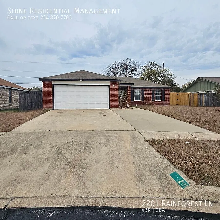 Spacious 4-Bedroom Home with a Covered Patio! — Photo 1