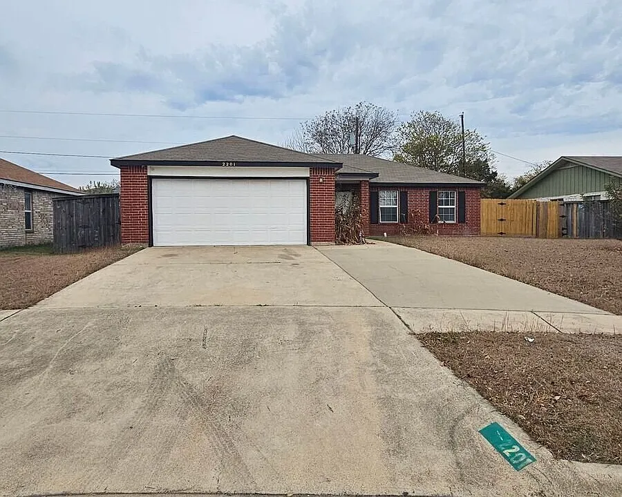 2201 Rainforest Ln