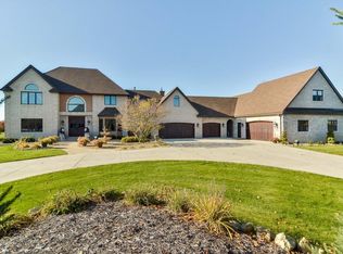 7 Apple Orchard Ct, White Bear Lake, MN 55110