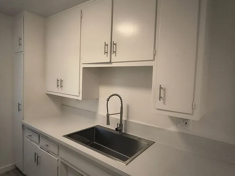 650 Westmount Drive — Photo 27