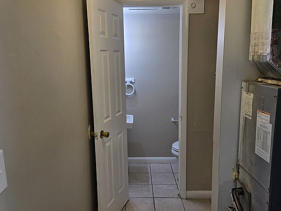 1/2 bath downstairs