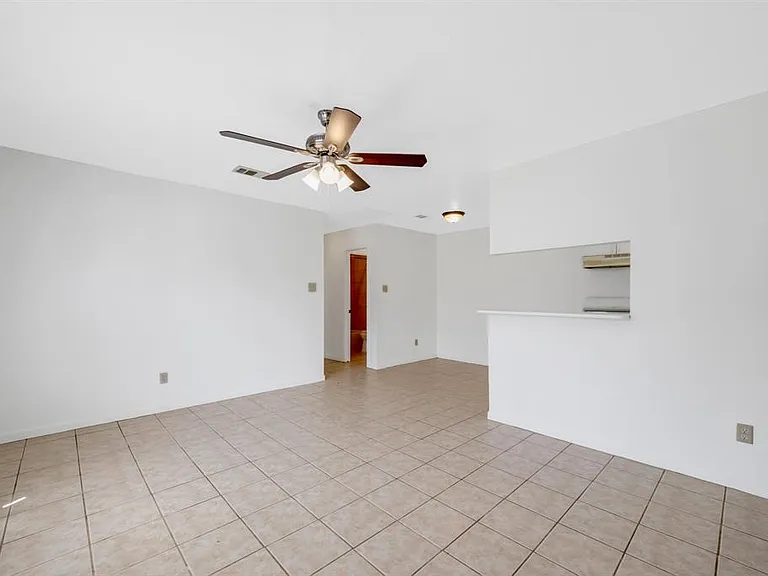 308 Willowick St — Photo 7