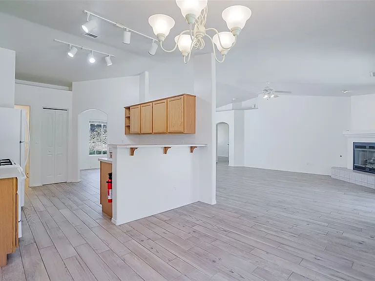 379 Badger Ct — Photo 11
