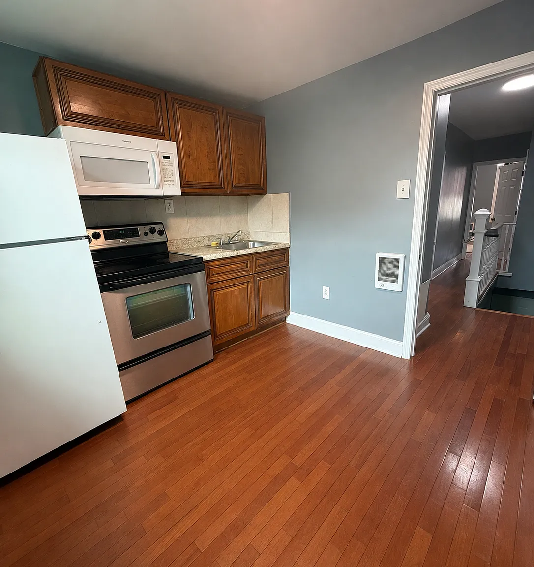 2 bed, $1,100 — Photo 1