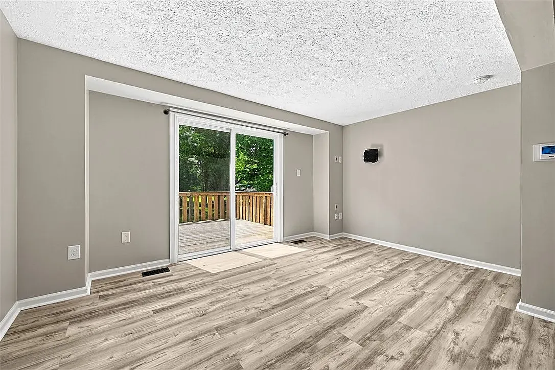 2 bed, 1.5 bath, 1200 sqft, $1,700 — Photo 3