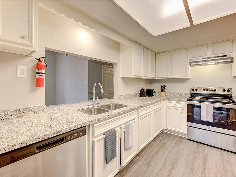 4106 California St — Photo 19