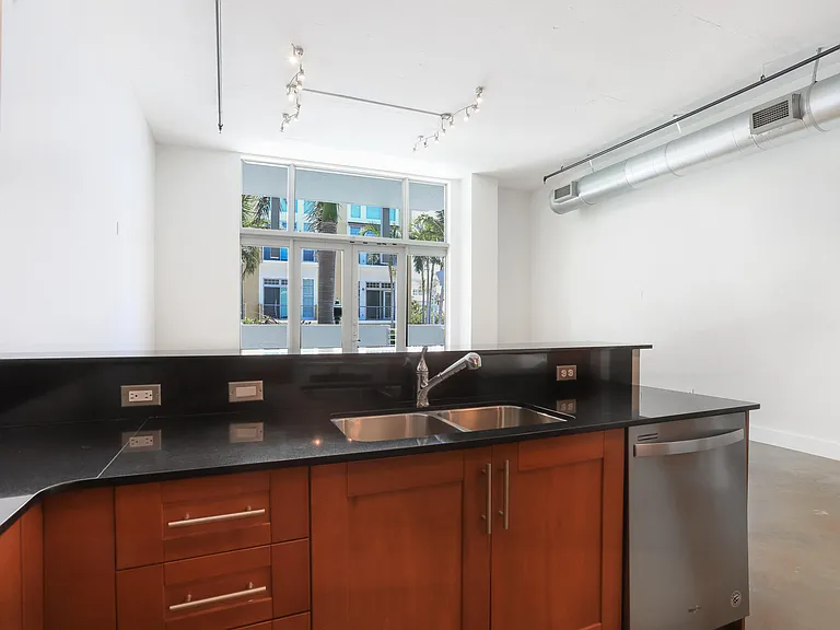 180 NE 4th Ave #204 — Photo 12