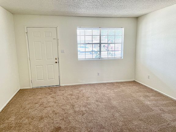 4th image of 1821 E Hampton Ave