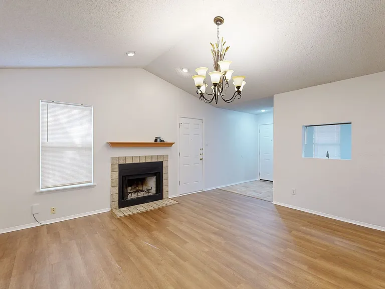 2208 Cooke Dr — Photo 8