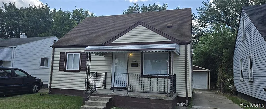 4 bed, 1.0 bath, 870 sqft, $1,295 — Photo 1