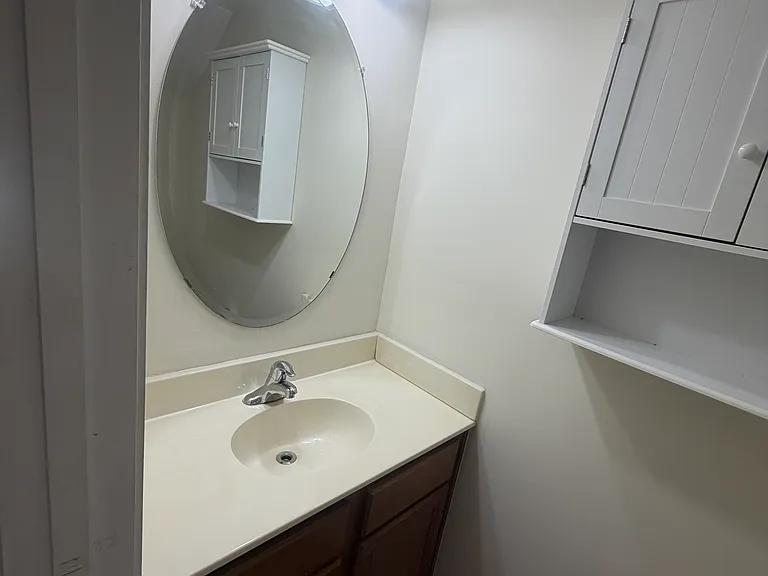 1215 Green Oaks Ln #H — Photo 12