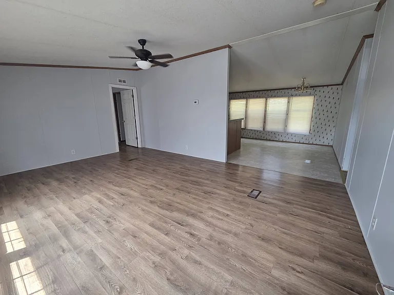 222 Blackburn St — Photo 20