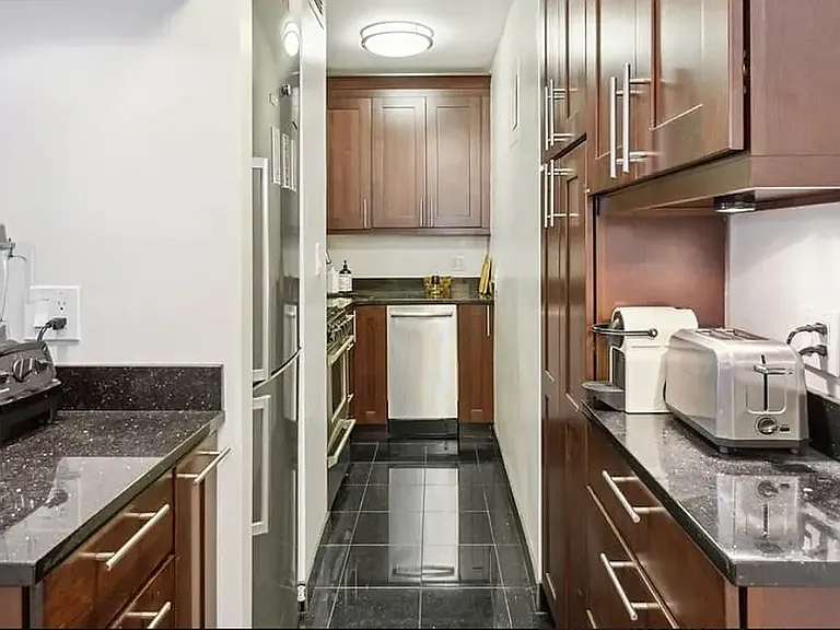 35 E 38th St #7H — Photo 3