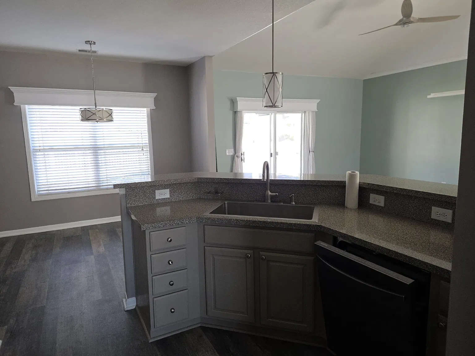 4 bed, 2.5 bath, 1632 sqft, $2,750 — Photo 2