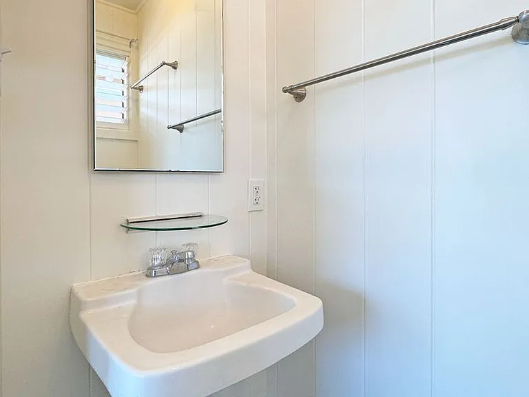 1220 Center St #B — Photo 8