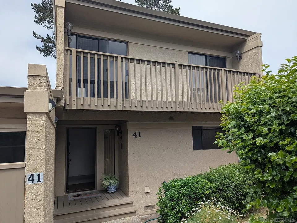 41 Montsalas Dr