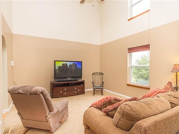 4th image of 808 Sunset Cir