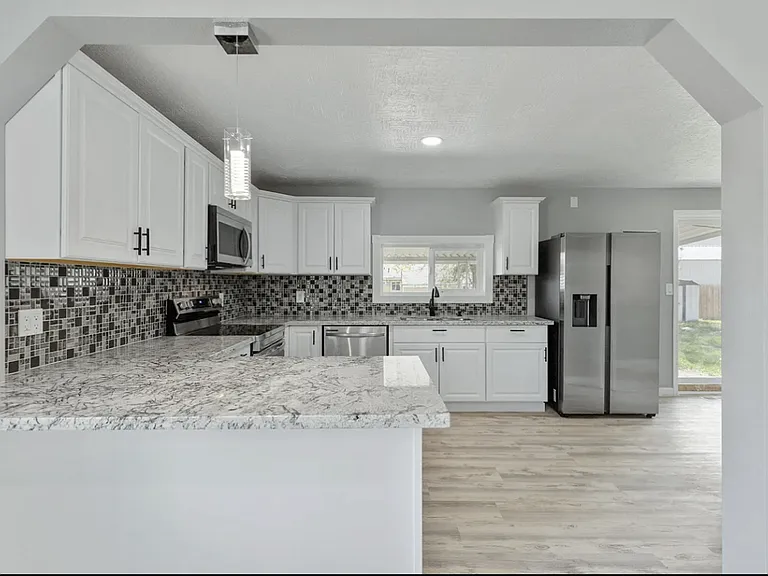 1031 Birch Ave — Photo 11