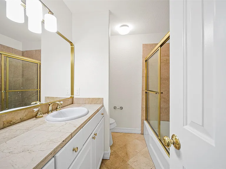 1573 W Sam Houston Pkwy S — Photo 7